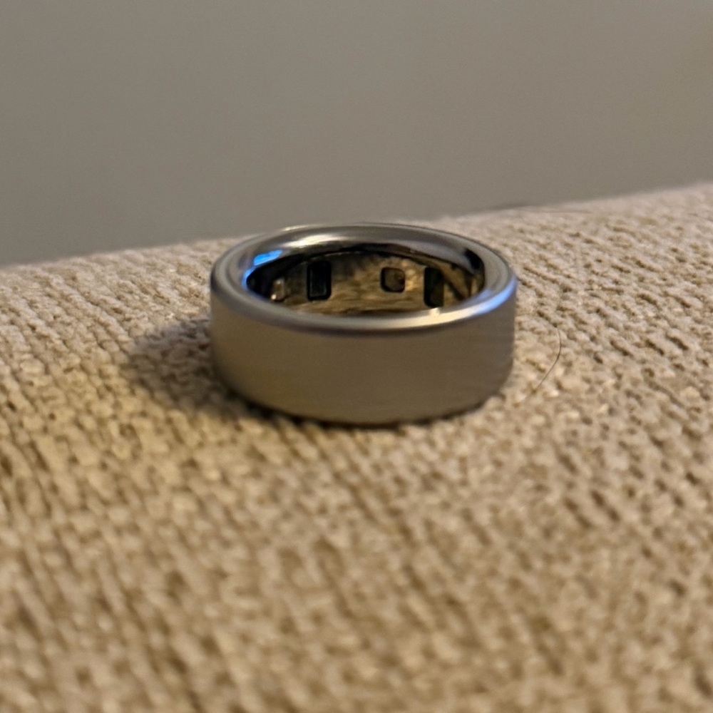 Oura Ring 4 Brushed Silver - image 1